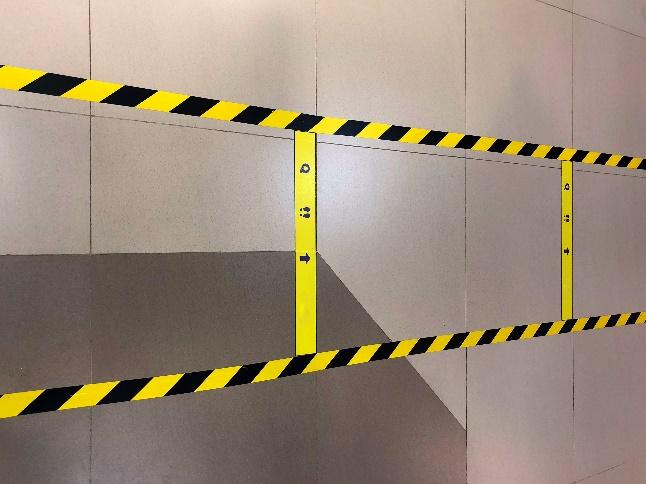 Imagen que contiene edificio, montar a caballo, tablero, tren
    Descripción generada automáticamente