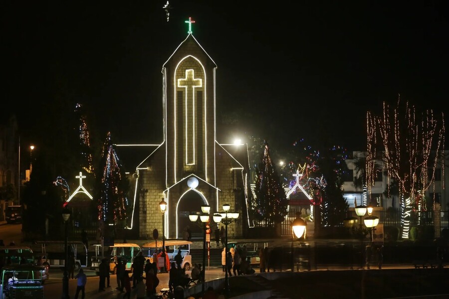 Sapa Stone Church will bring you unforgettable experiences. Source: Dan tri 