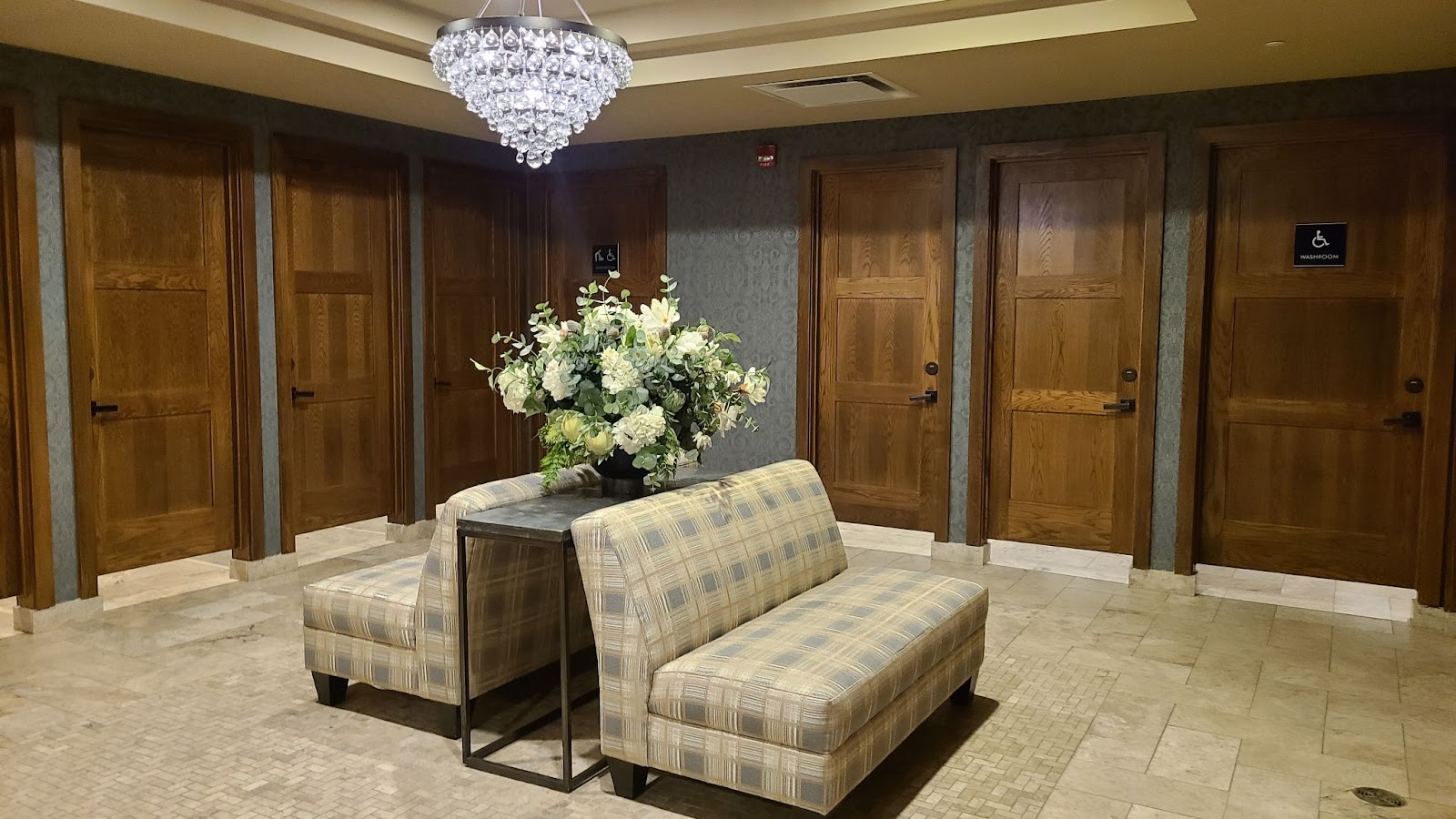 Malcolm Hotel restroom