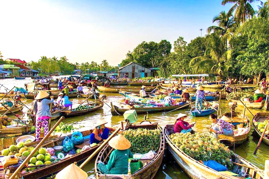 Cai Rang Floating Market is always busy. Source: mia.vn