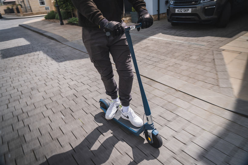 Unagi Model One Voyager riding