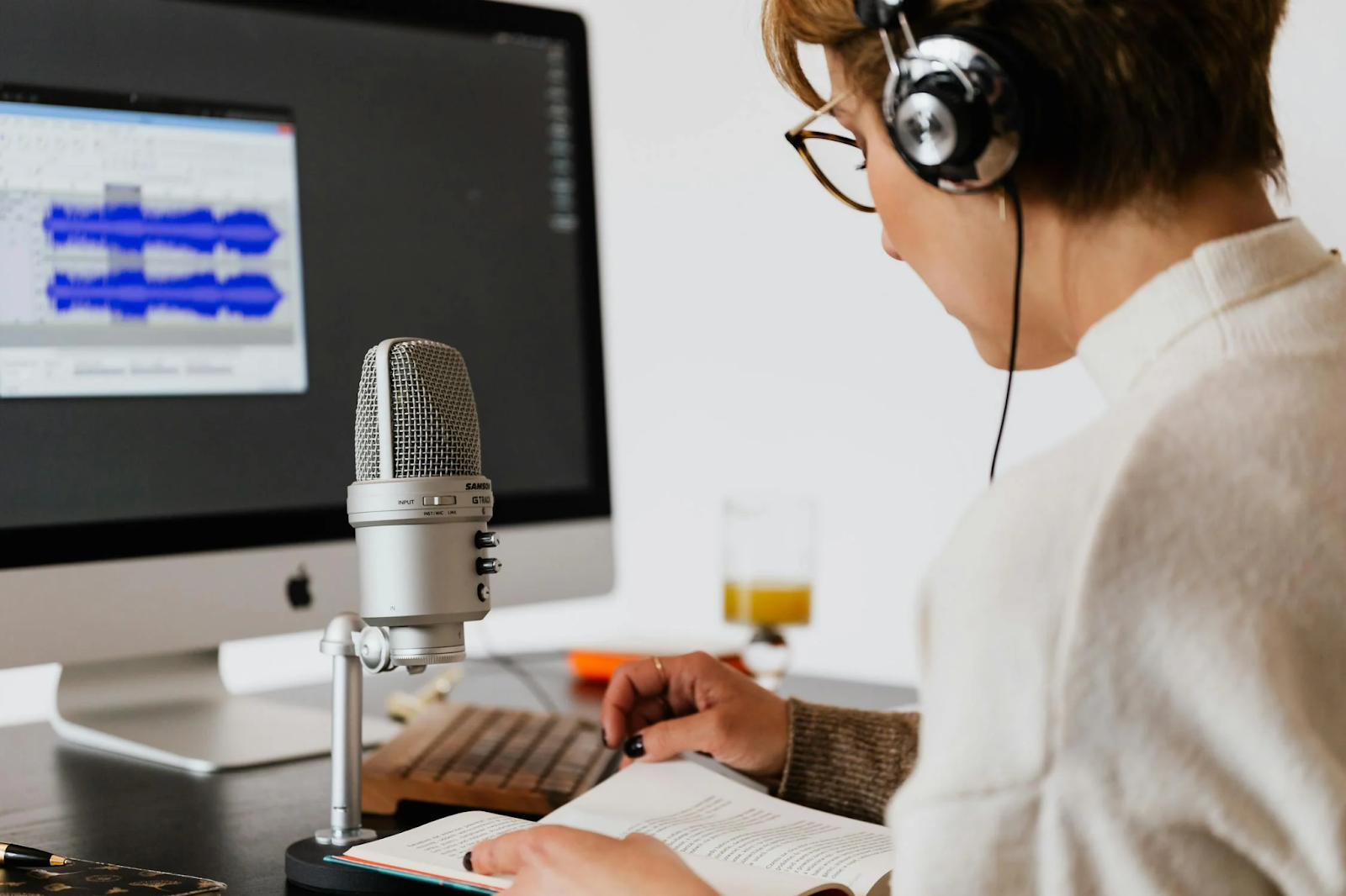 How to Become a Voice Actor Online From Home - Adilo Blog