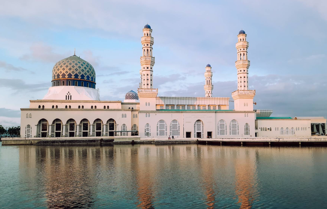  things to do in kota kinabalu Masjid Bandaraya Kota Kinabalu