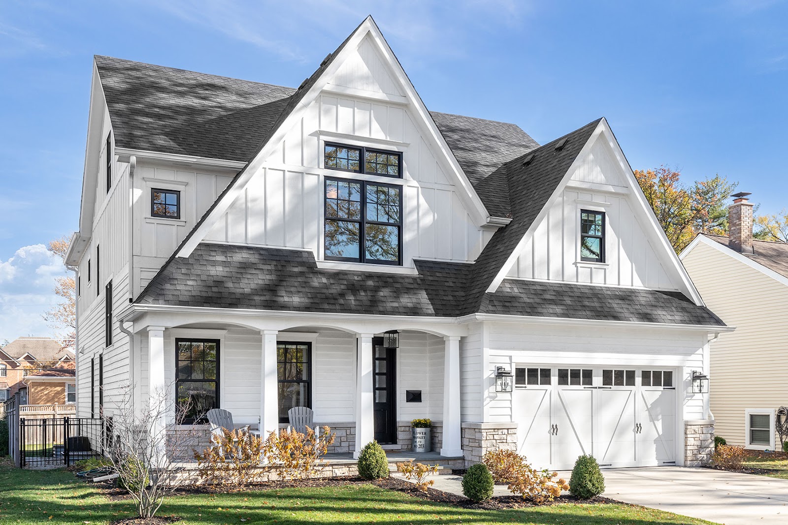 WOW 1 Day Painting -Paint trends 2025 - White Exterior Dark Trim