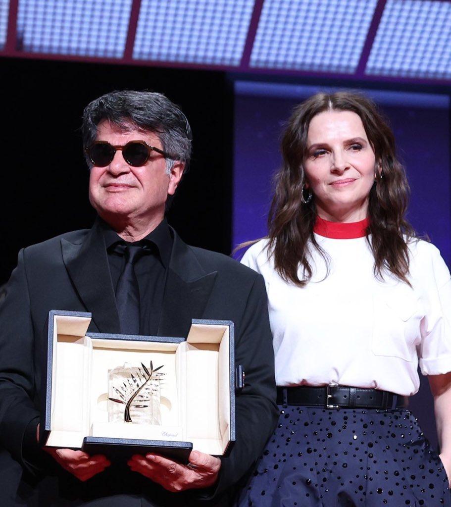 NEON on X: "Juliette Binoche at #Cannes2010 speaking out against Jafar  Panahi's imprisonment and Juliette Binoche and Jafar Panahi with his Palme  d'Or at #Cannes2025. <a href=