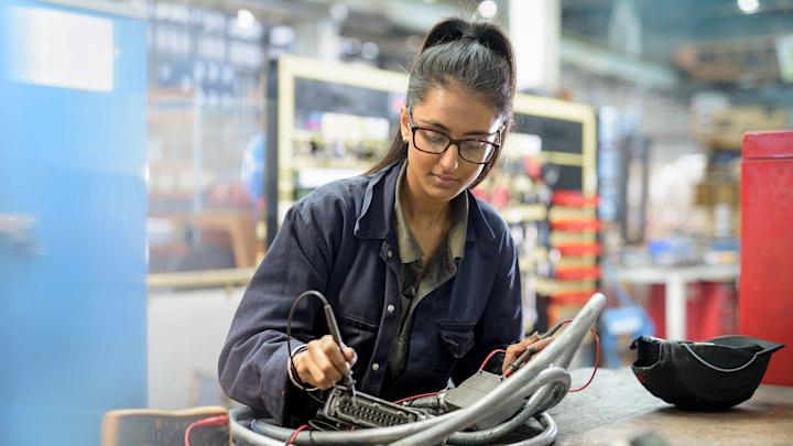 America Needs Electricians: Addressing the Electrician Labor Shortage |  Indeed.com