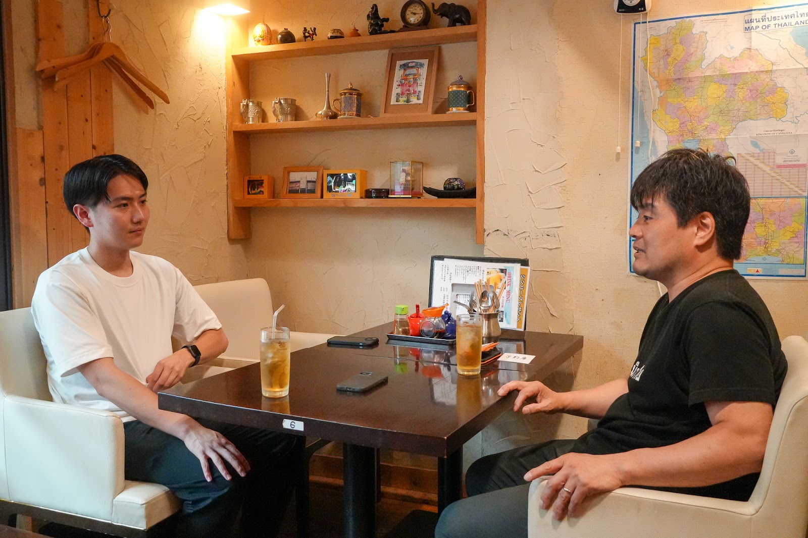 タイかぶれ食堂のオーナー・新さんとの対談様子①