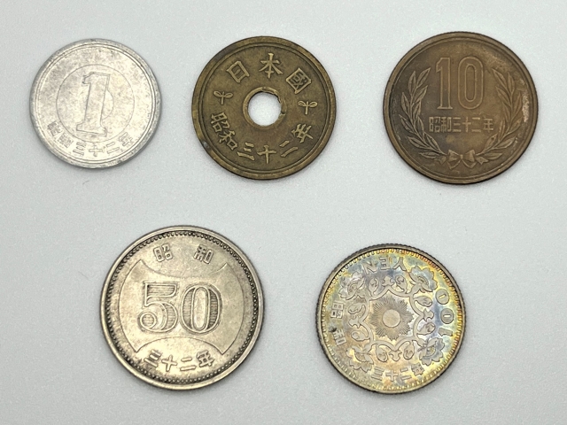 昭和57年100円硬貨ヘゲエラー大 希少 - 貨幣