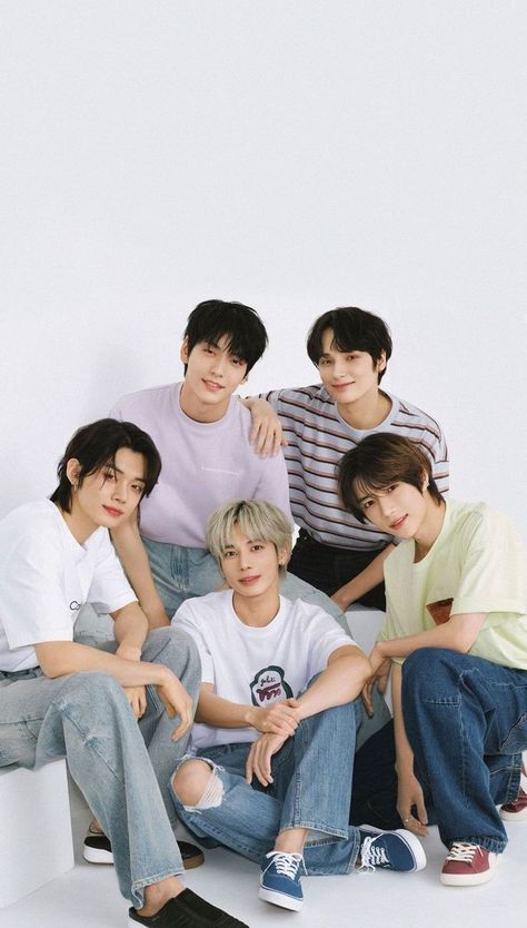 This contains an image of TXT members.