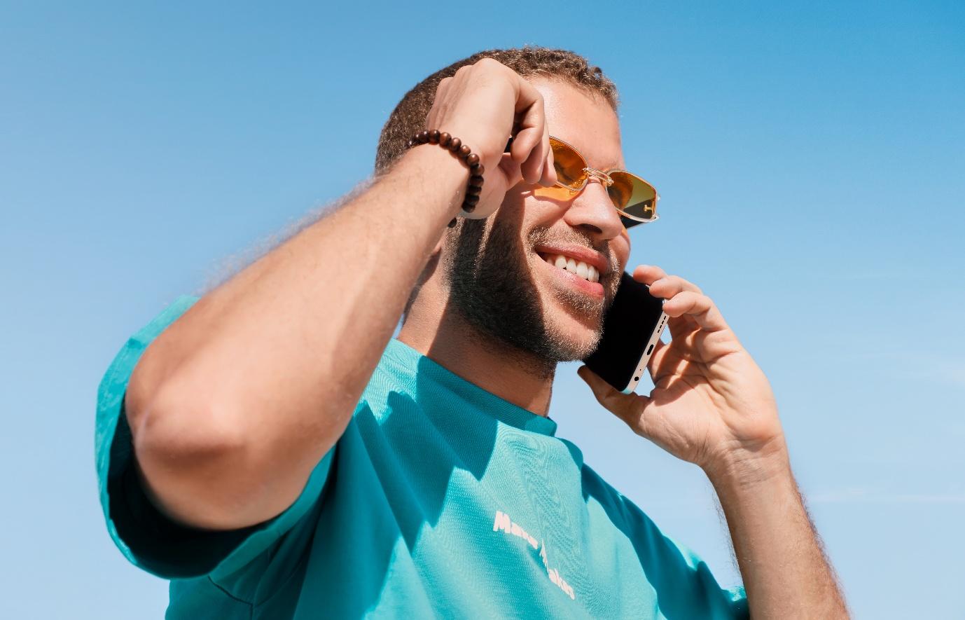 A person holding a phone to his ear

AI-generated content may be incorrect.