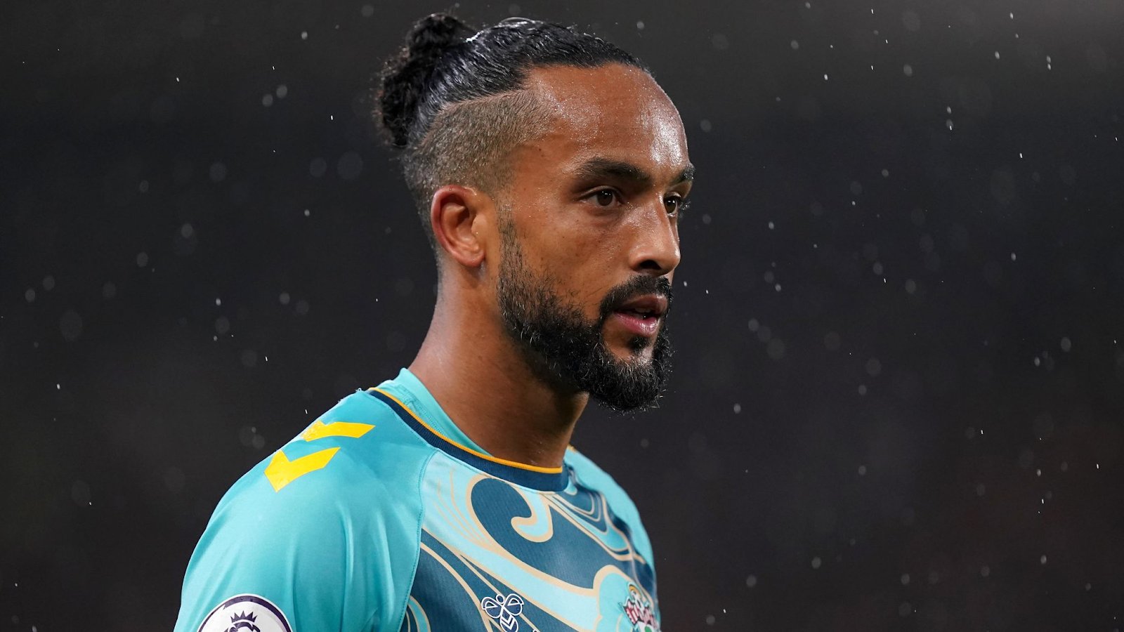 Tiểu Sử Cầu Thủ Theo Walcott: Hành Trình Đầy Màu Sắc của Ngôi Sao Bóng Đá Anh