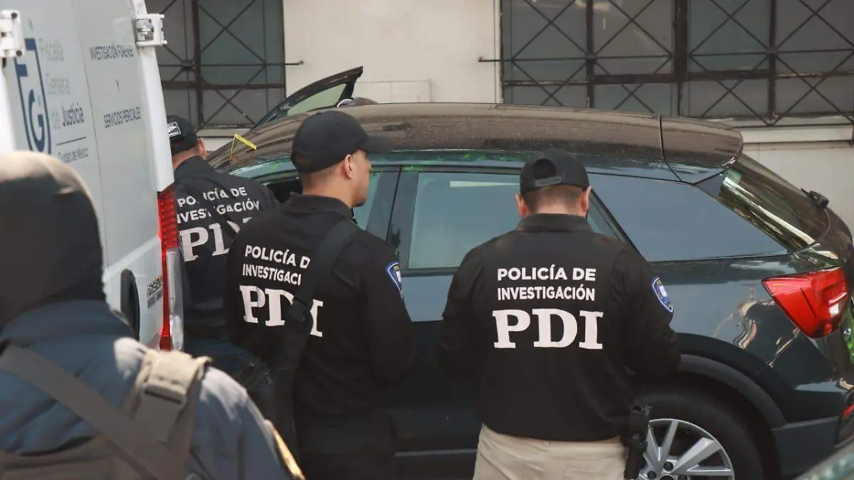 Hombre con uniforme

El contenido generado por IA puede ser incorrecto.