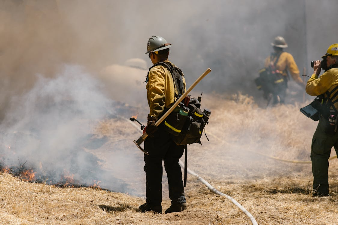 Firefighters responding to wildfire, showing the scope of incident management and rapid response benefits in emergency situations.