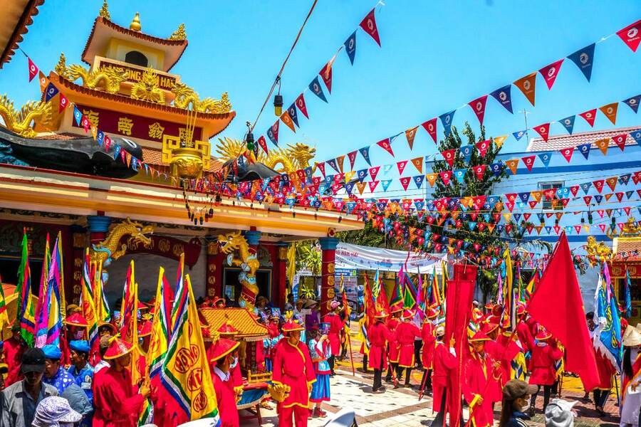 Nghinh Ong Festival is a traditional festival of coastal fishermen and seafarers. Source: Nu Cuoi Mekong