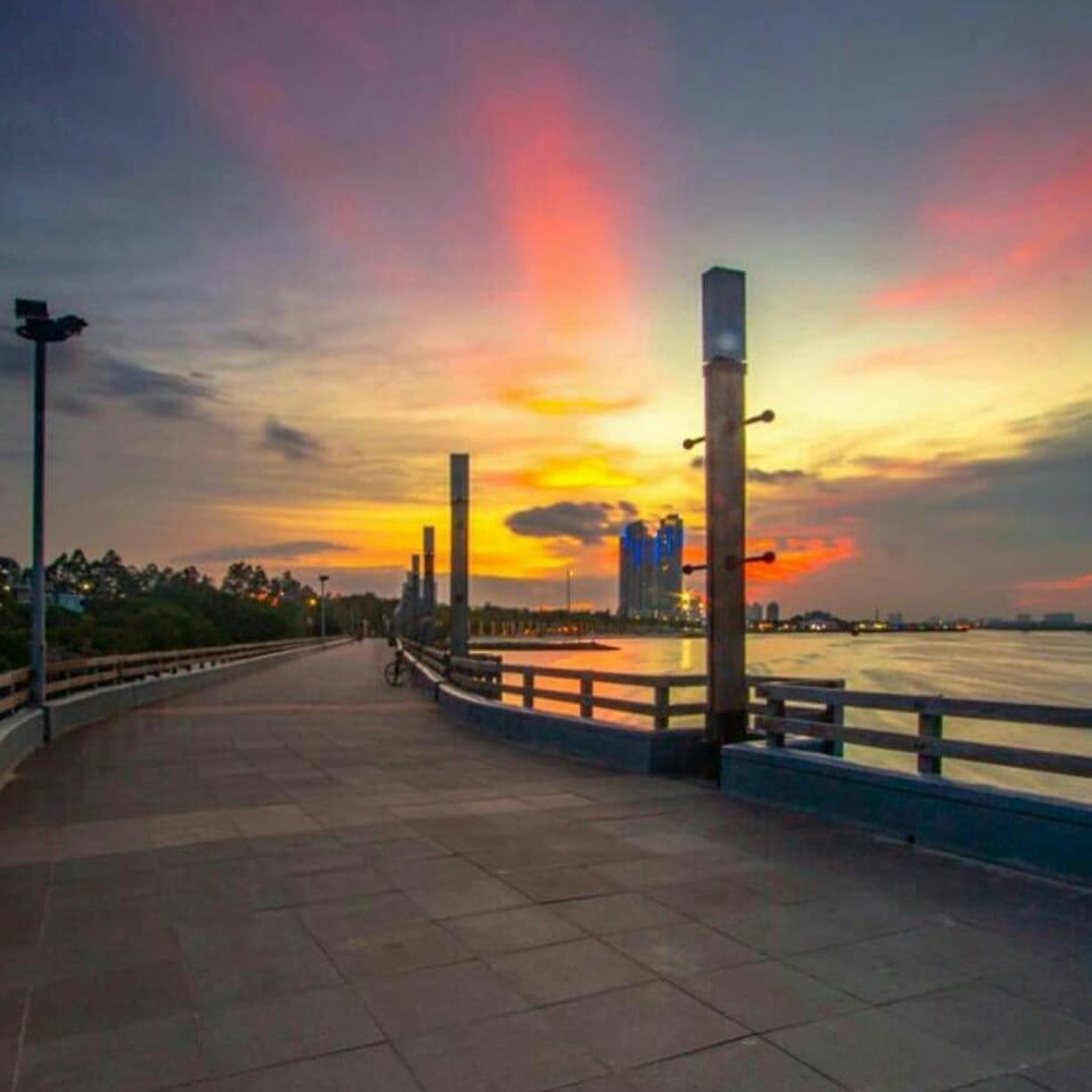 spot sunset di jakarta pantai ancol