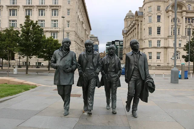 the beatles statue in liverpool