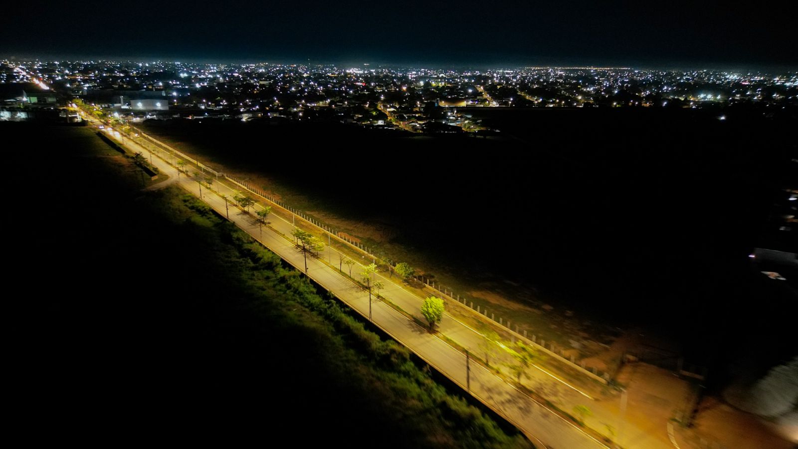 Avenida Guaporé recebeu cabeamento subterrâneo com “sapatas de concreto”