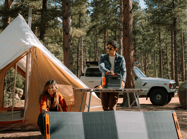 Best Solar Generator for Summer Camping in NYC: Jackery Solar Generator 1000 v2