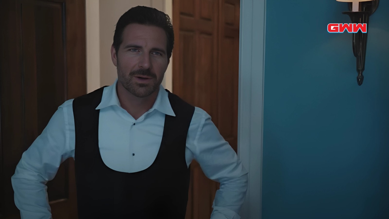 Ed Quinn as Hunter Franklin dressed in formal attire at home