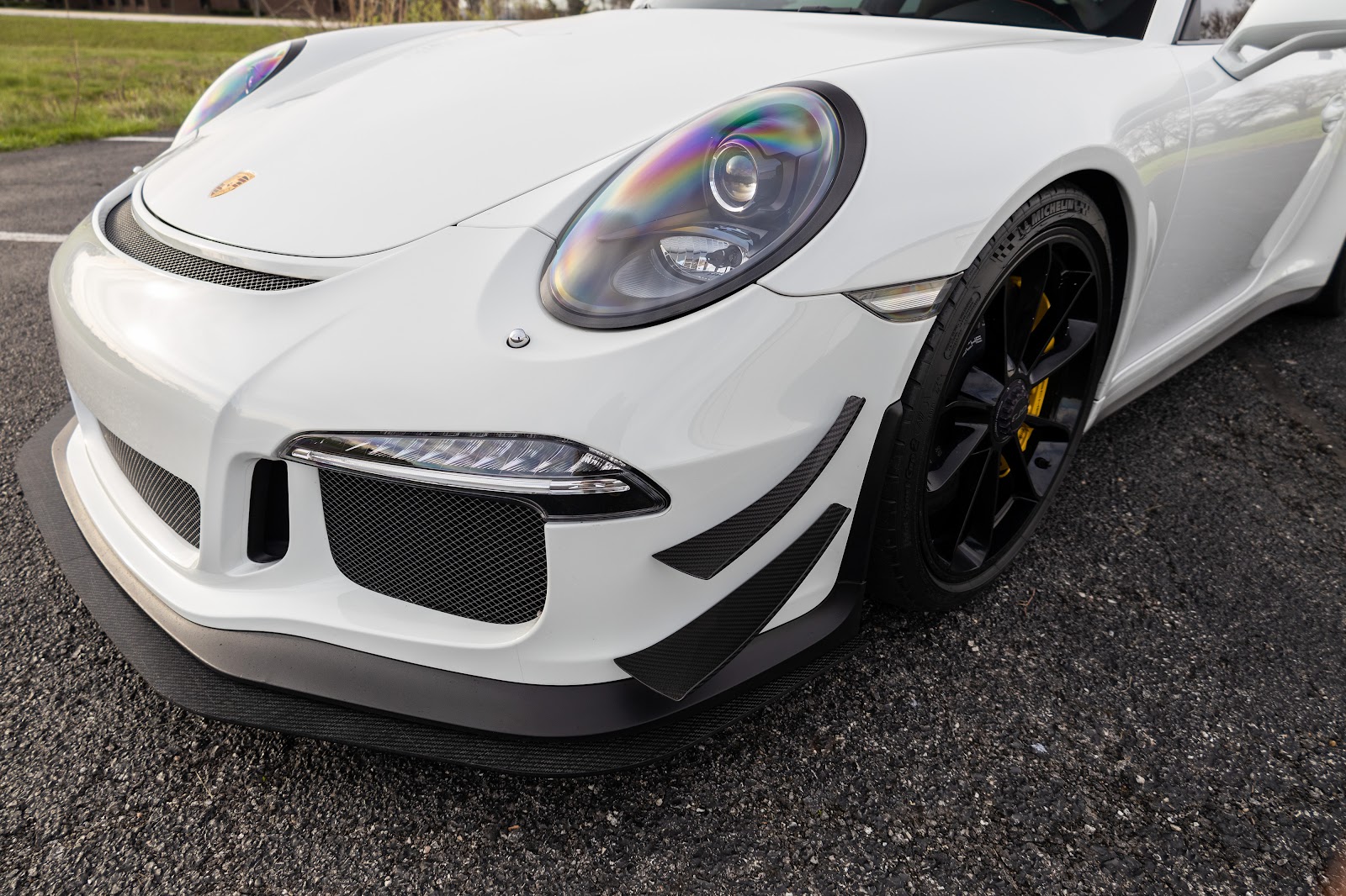 Aftermarket front splitter and dive planes on a Porsche 991 GT3