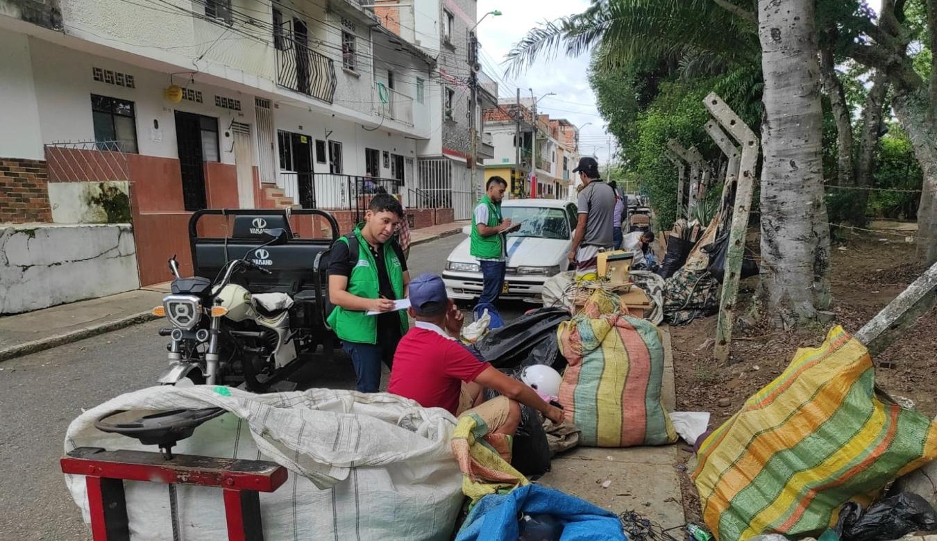 La Alcaldía de Bucaramanga realiza censo para fortalecer las condiciones laborales de los recicladores informales