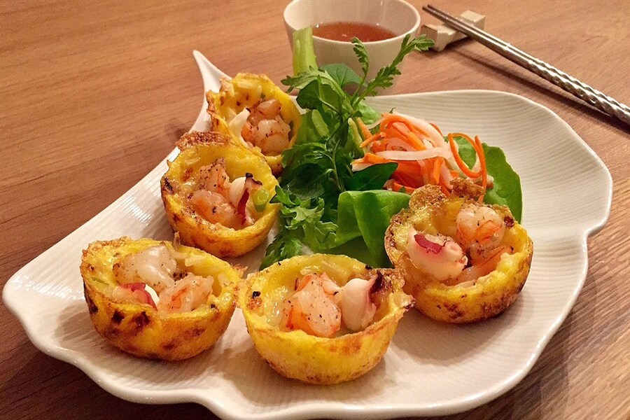 Vung Tau's famous dish is Vietnamese mini pancake. Source: Dien May Xanh 