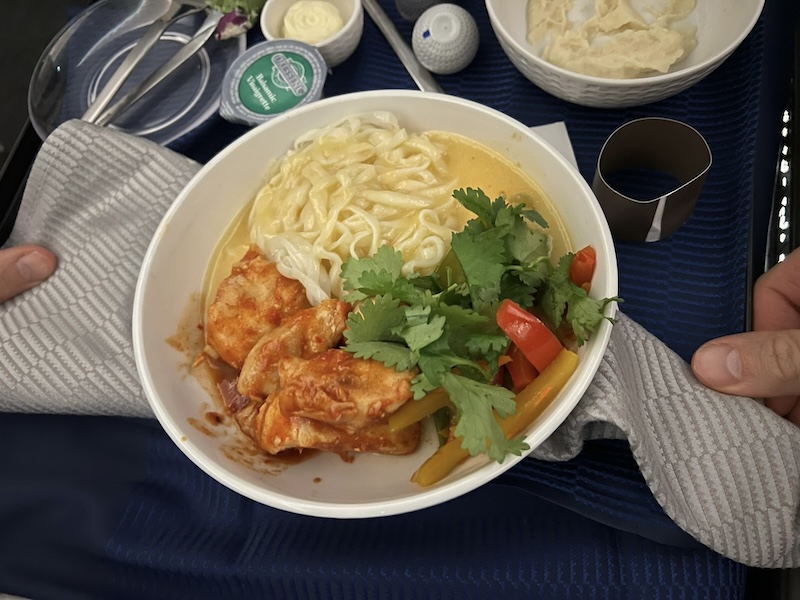 The spicy chicken dish served onboard the United Polaris Business Class flight to Frankfurt. 