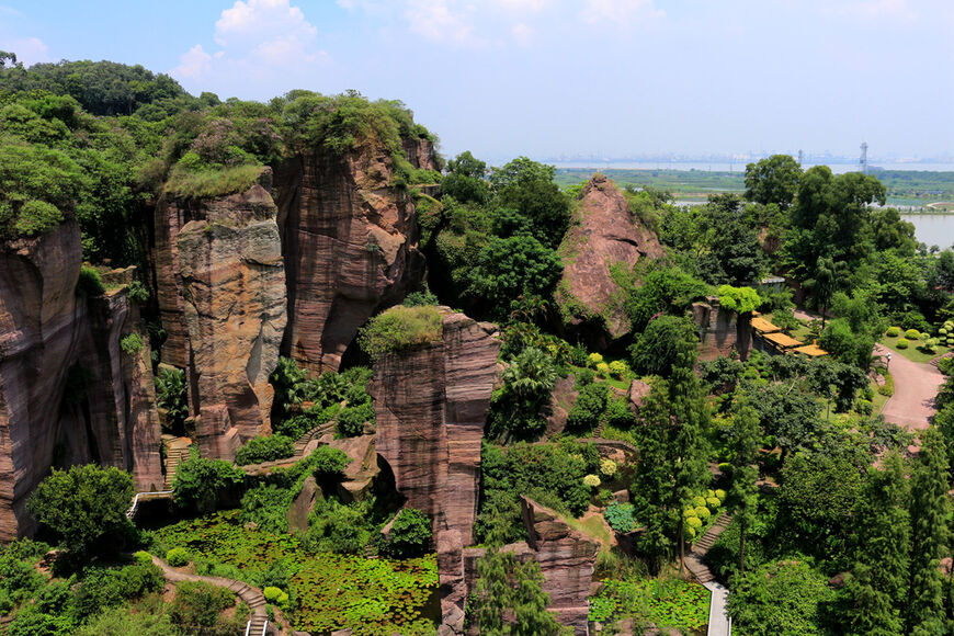 Guangzhou Lotus Mountains