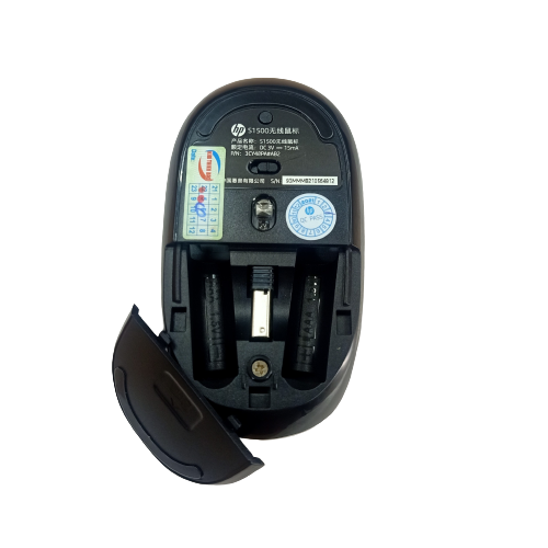 A black computer mouse with a battery

Description automatically generated