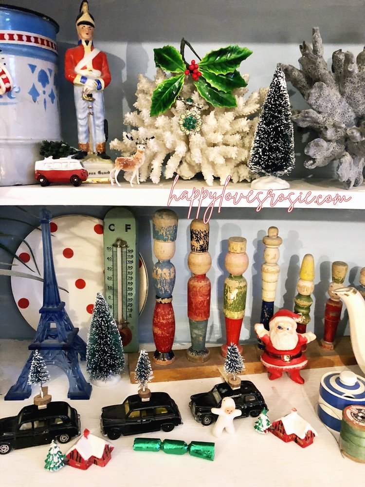 christmas-shelf-decor