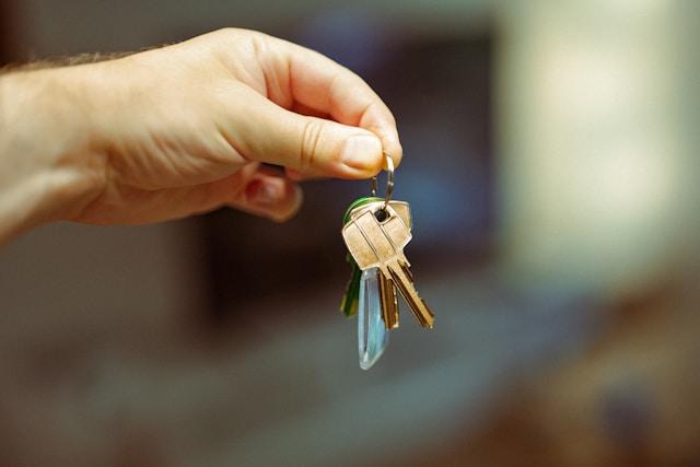 Person holding keys