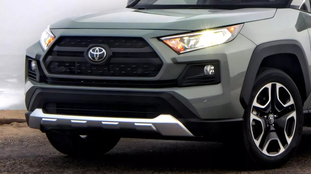 The panoramic sunroofs of 2021 Toyota RAV4 vehicles suffer from repeated cracks and shattering, leading to a class-action lawsuit against the company. 