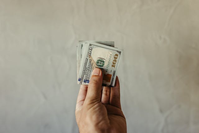 Person holding a stack of money