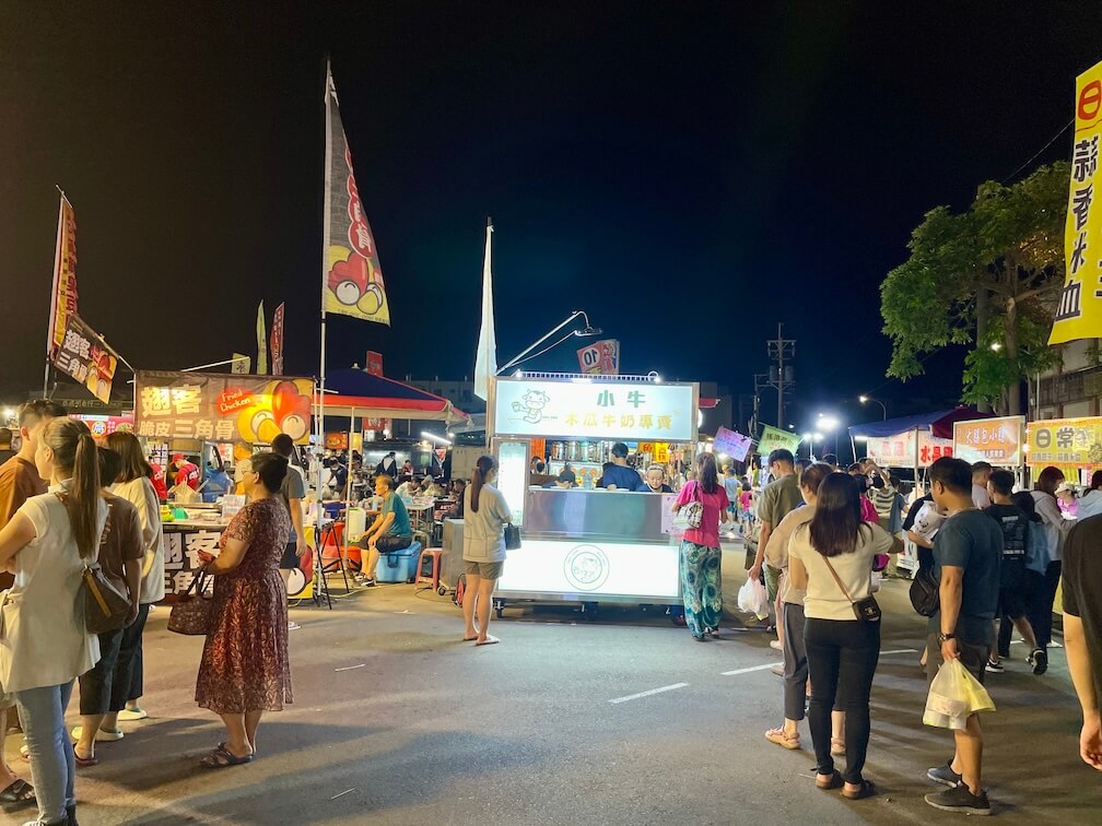 台中海線夜市-清水五權夜市必吃美食-小牛木瓜牛奶