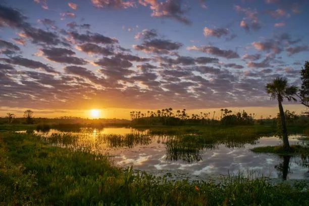 18 Lakes That Catch Fire at Sunset, fiery lake, sunset color, nature, landscape, glowing water, dusk light