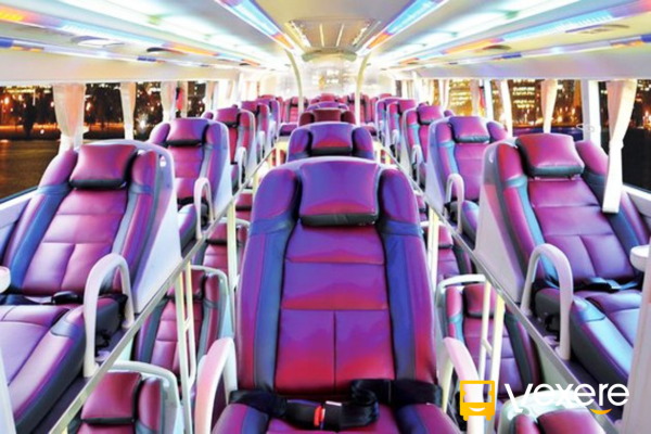 ha son bus interior