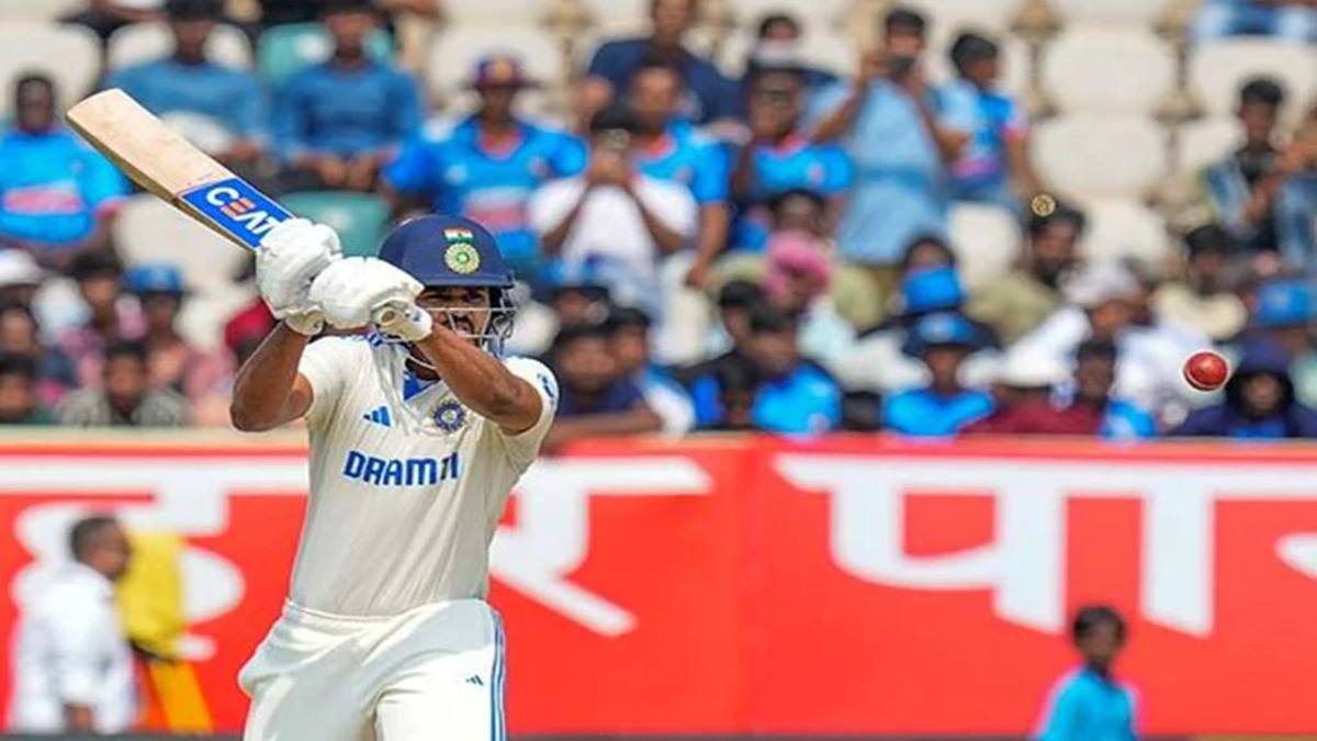 Shreyas Iyer and Padikkal give lead to India