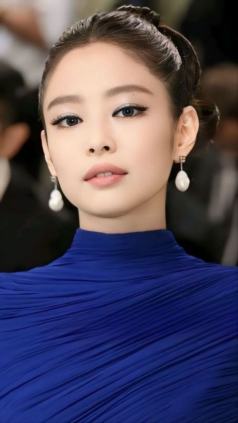 Jennie on blue cloth 