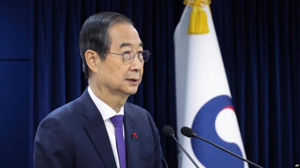 韩国代总统韩德洙在首尔发表讲话。(2024年12月26日)