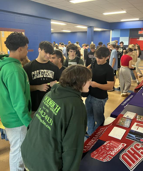 image of high school students attending the college fair