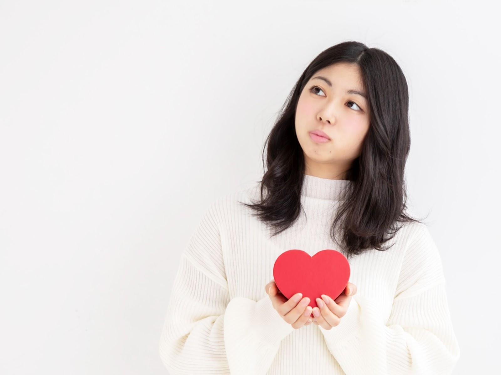 悩んでいる女性