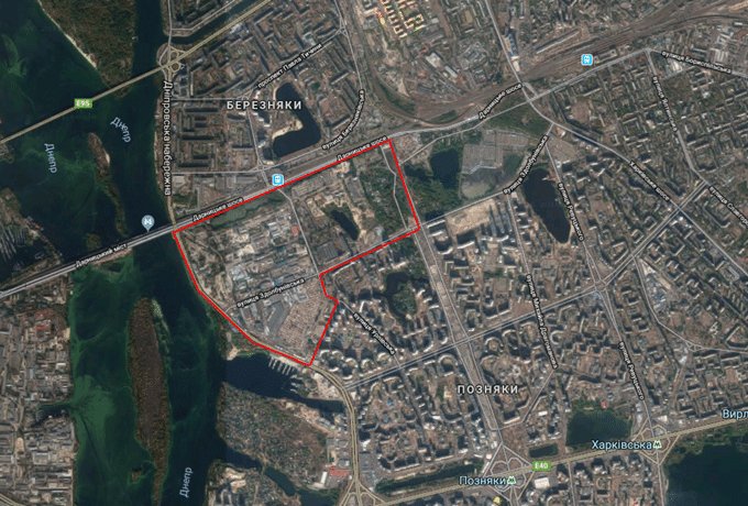 The transit route for hundreds of thousands of private cars from the sleeping areas of the capital to the center runs along the Dnieper riverbed, through the former industrial zone