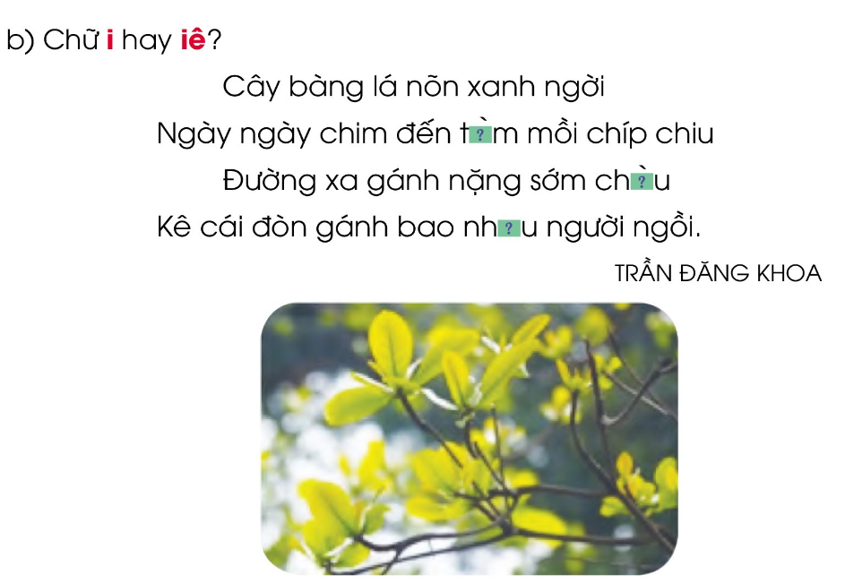 BÀI 5: NGÔI NHÀ THỨ HAIChia sẻ Câu 1: Em hãy đọc tên bài 5 và đoán Ngôi nhà thứ hai là gì? Giải nhanh:Trường học.Câu 2: Nói những điều em quan sát được trong mỗi bức tranh dưới đây: a) Mỗi bức tranh tả cảnh gì?b) Có những ai trong tranh? Họ đang làm gì?Giải nhanh:a) Giơ tay phát biểu.Biểu diễn văn nghệDọn cỏ trong vườn cây.Khám sức khỏe.b) Học sinh đang giơ tay.Học sinh nữ đang múa.Học sinh làm lao động.Học sinh được bác sĩ khám sức khỏe.BÀI ĐỌC 1: CÁI TRỐNG TRƯỜNG EMĐọc hiểu Câu 1: Bài thơ là lời của ai?Trả lời:Bài thơ là lời của bạn học sinh.Câu 2: Ở khổ thơ 2, bạn học sinh xưng hô, trò chuyện thân mật như thế nào với cái trống trường?Trả lời:- Ở khổ thơ 2, bạn học sinh xưng hô, trò chuyện thân mật với cái trống trường:“Buồn không hả trốngTrong những ngày hèBọn mình đi vắngChỉ còn tiếng ve?”Câu 3: Qua bài thơ, em thấy tình cảm của bạn học sinh với cái trống, với ngôi trường như thế nào?Trả lời:Qua bài thơ, em thấy bạn nhỏ xem cái trống trường như một người bạn thân và rất yêu ngôi trường của mình.Luyện Tập Câu 1: Hãy sắp xếp các từ chỉ hoạt động, cảm xúc của nhân vật “Trống” vào ô thích hợp.Giải nhanh:Câu hỏiVào mùa hèVào năm học mớiCái trống làm gì? ngẫm nghĩ, nằm, nghỉ, nghiêng đầuthấy, gọiCái trống thế nào?buồn mừng vui Câu 2: Tìm các từ ngữ:a) Nói về tình cảm, cảm xúc của em khi bước vào năm học mới.b) Nói về hoạt động của em trong năm học mới.Giải nhanh:a) vui, háo hức, hào hứng, thích thú, hạnh phúc.b) học tập, lao động, thể dục, ca hát.Bài viết 1Câu 1: Tập chép: Dậy sớmGiải nhanh:- Tập chépCâu 2: Chọn chữ hoặc vần phù hợp với ô trống:Giải nhanh:a) nấplàm      nụnởb) tìm chiềunhiêu c) Xen leng kengCâu 3: Tập viếta) Viết chữ hoa: Db) Viết ứng dụng: Diều sáo bay lưng trời.Giải nhanh:a) Viết chữ hoa: Db) Viết ứng dụng: Diều sáo bay lưng trời.BÀI ĐỌC 2: TRƯỜNG EMĐọc hiểuCâu 1: Tìm những chi tiết cho thấy Hà và các bạn rất háo hức mong chờ ngôi trường mới.Trả lời:- Những chi tiết cho thấy Hà và các bạn rất háo hức mong chờ ngôi trường mới:Giờ ra chơi, Hà và các bạn thường trò chuyện về ngôi trường đang xâyTưởng tượng biết bao điều.Câu 2: Hà và các bạn thích gì ở ngôi trường mới?Trả lời:Hà và các bạn thích khu vườn có đủ các loại cây ở ngôi trường mới.Câu 3: Theo em, vì sao trường mới trở thành “Ngôi nhà thứ hai” của Hà và các bạn?Trả lời:Theo em, trường mới trở thành “Ngôi nhà thứ hai” của Hà và các bạn vì ở trường có bạn bè, thầy cô và rất nhiều điều các bạn thíchLuyện tậpCâu 1: Đặt câu hỏi cho bộ phận câu in đậm:a) Học sinh trò chuyện về ngôi trường đang xây.b) Các bạn hẹn nhau ở thư viện sau mỗi buổi học.Giải nhanh:a) Học sinh làm gì?b) Ai hẹn nhau ở thư viện sau mỗi buổi học?Câu 2: Theo em các bạn học sinh sẽ làm gì để ngôi trường mới luôn sạch đẹp?Giải nhanh:Ai (con gì, cái gì)Làm gì?Các bạnSẽ trồng nhiều hoa trong vườn trườngCác bạnSẽ chăm chỉ tưới câyCác bạnSẽ không vút rác vừa bãiCác bạnSẽ không vẽ bậy lên tường Trao đổi