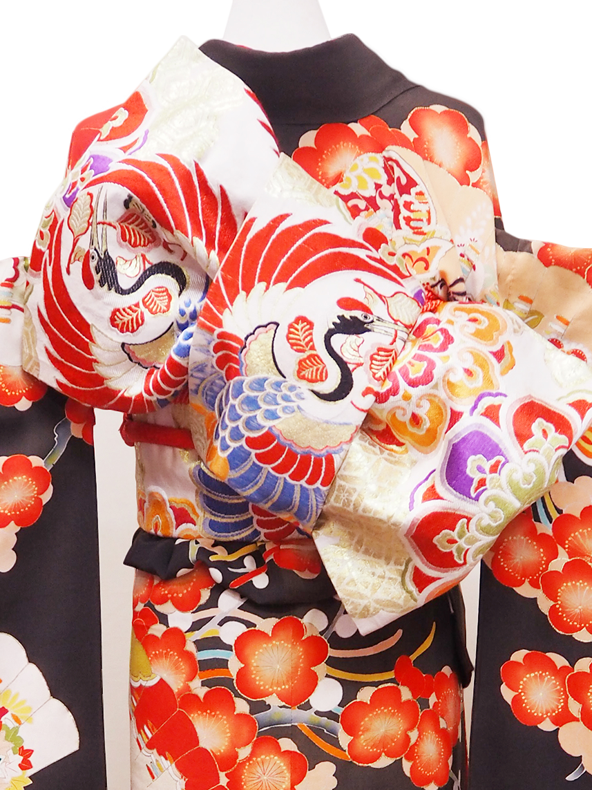 梅の花に檜扇、御所車の黒振袖【fuk02】