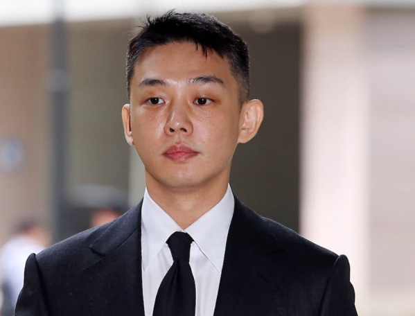 This contains an image of Actor Yoo Ah In