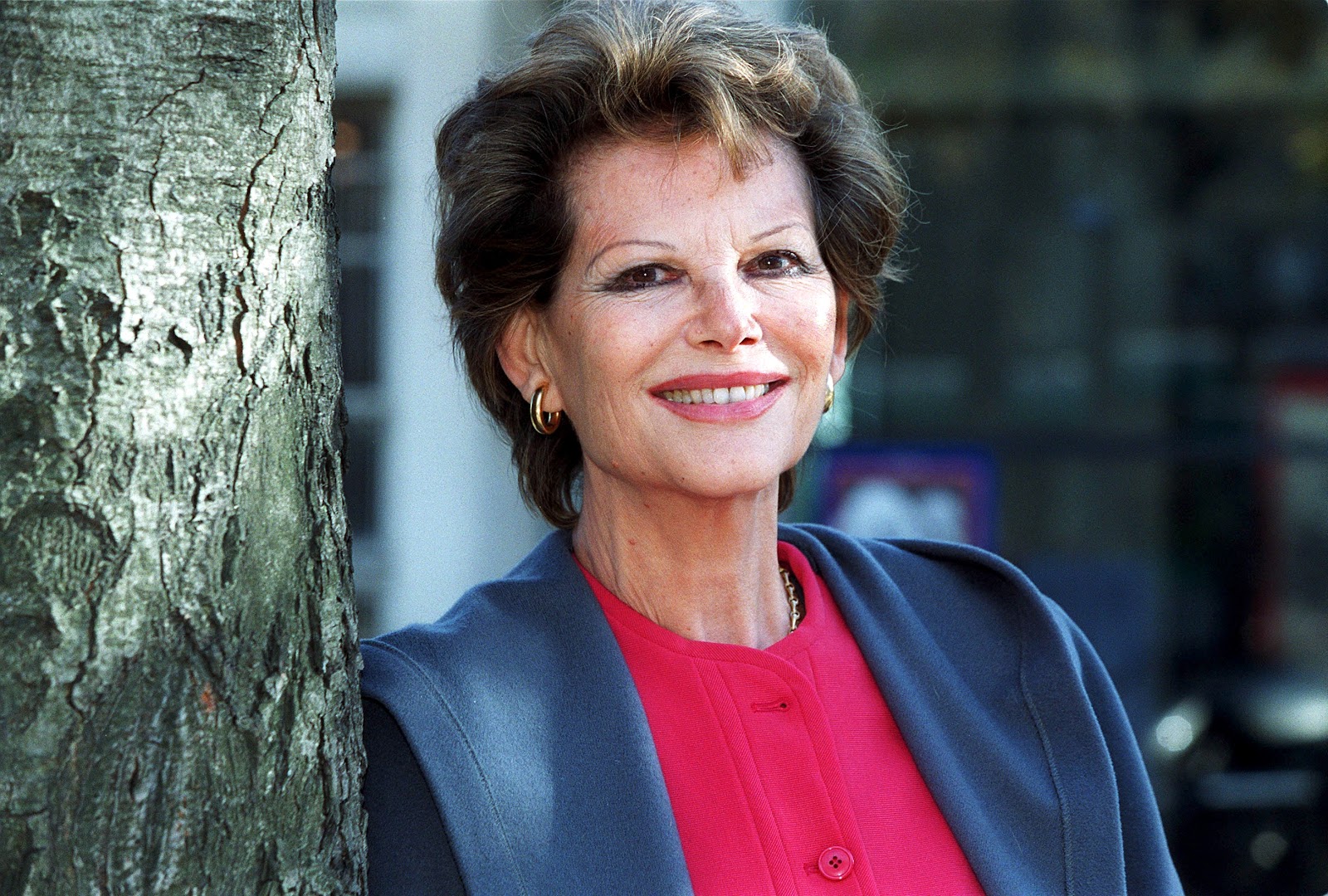 Claudia Cardinale on the set of "La Venexiana," 1999 | Source: Getty Images