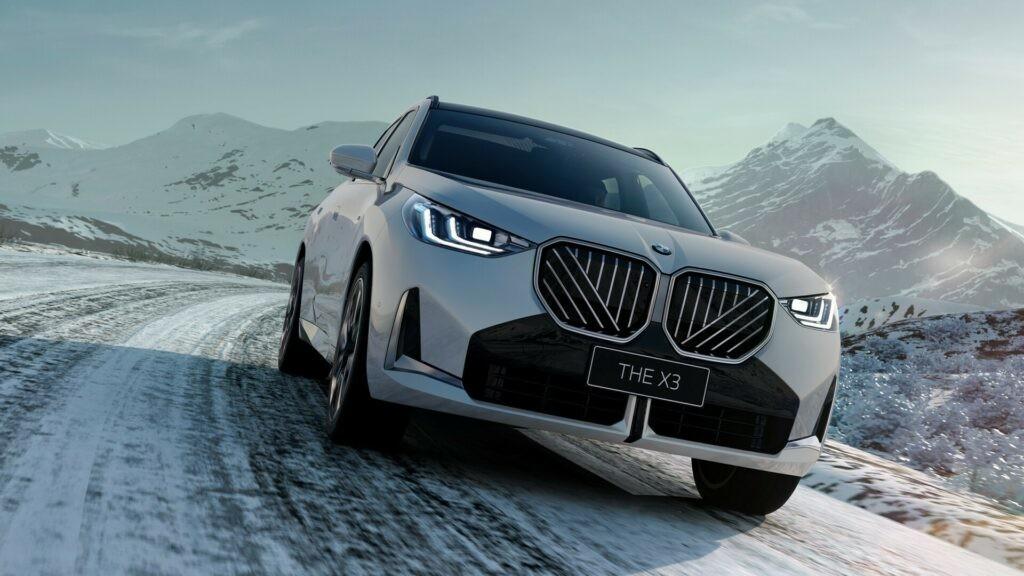 A car driving on a snowy road

Description automatically generated
