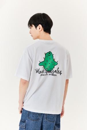 一張含有 服裝, 運動衫, T 恤, 上 的圖片  AI 產生的內容可能不正確。