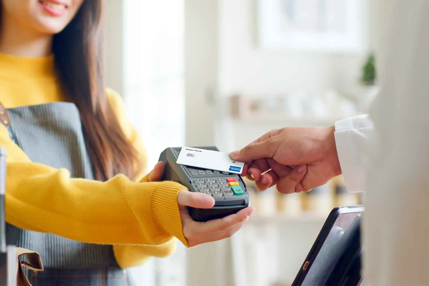 Hoạt động dùng thẻ tín dụng thuộc mã ngành 66190, không được xếp vào mã ngành 6419