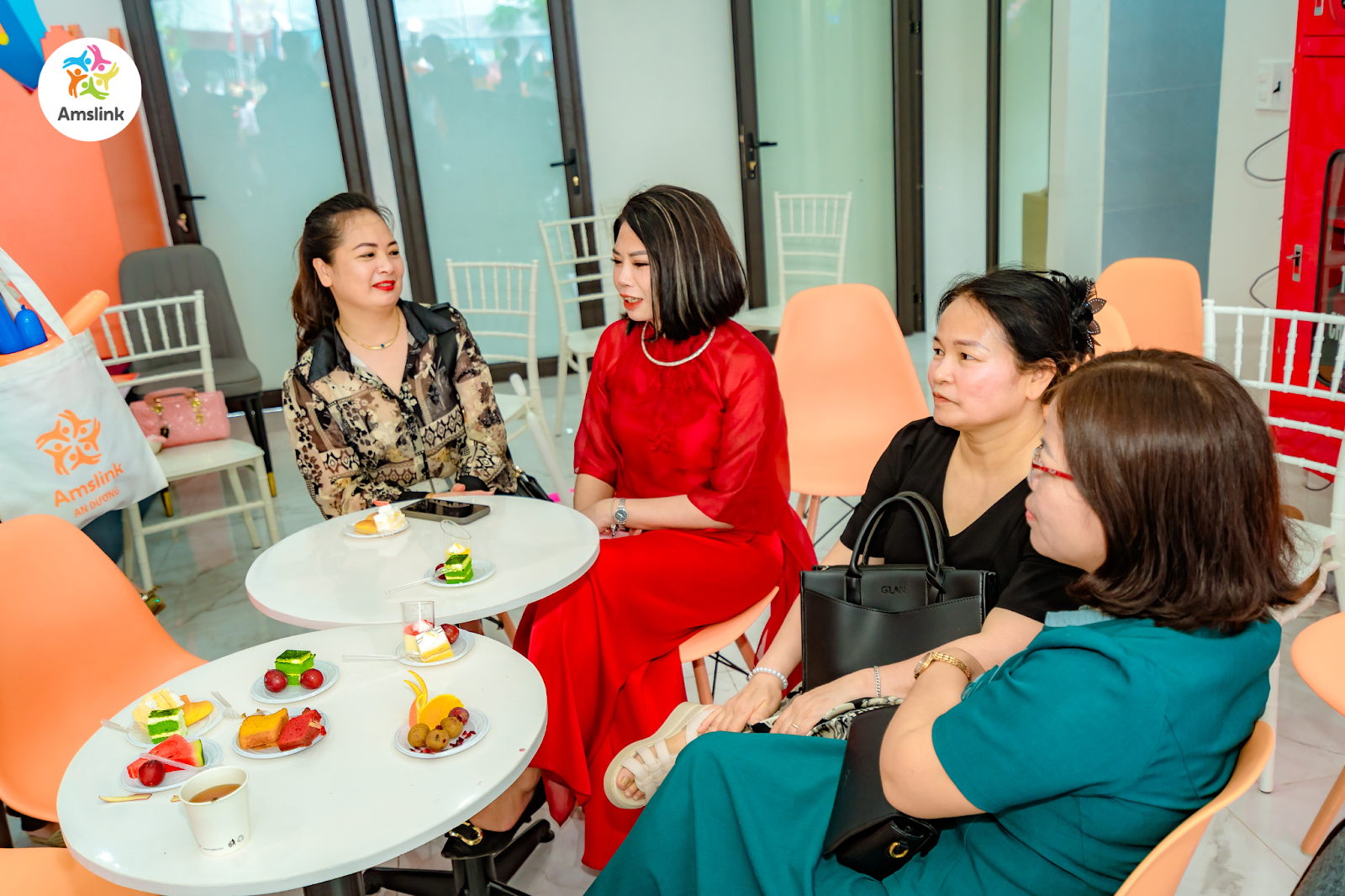 Sự kiện khai trương Amslink An Dương thu hút nhiều phụ huynh, học sinh